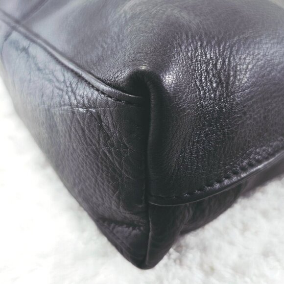 B MAKOWSKY Black Texture Leather Shoulder Bag Silver Chain and Leather Strap - Picture 10 of 15